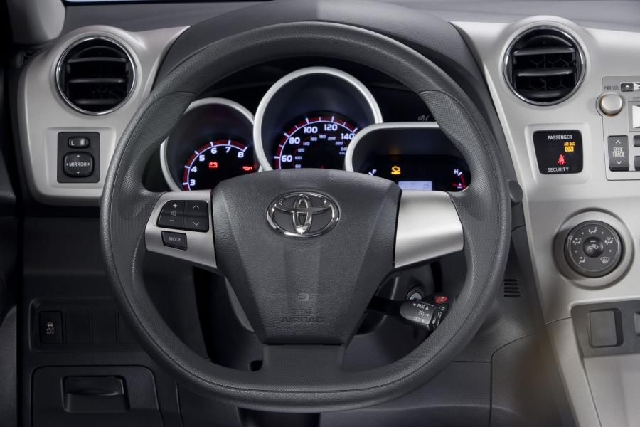  Toyota Matrix 2011 года  (фото 24 из 38)